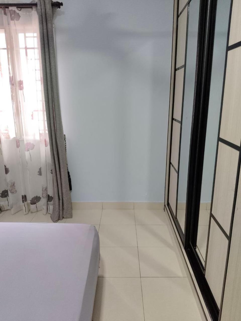 Nena Homestay Setia Alam, Air Conditioned, High Speed Internet Σαχ Αλάμ Εξωτερικό φωτογραφία