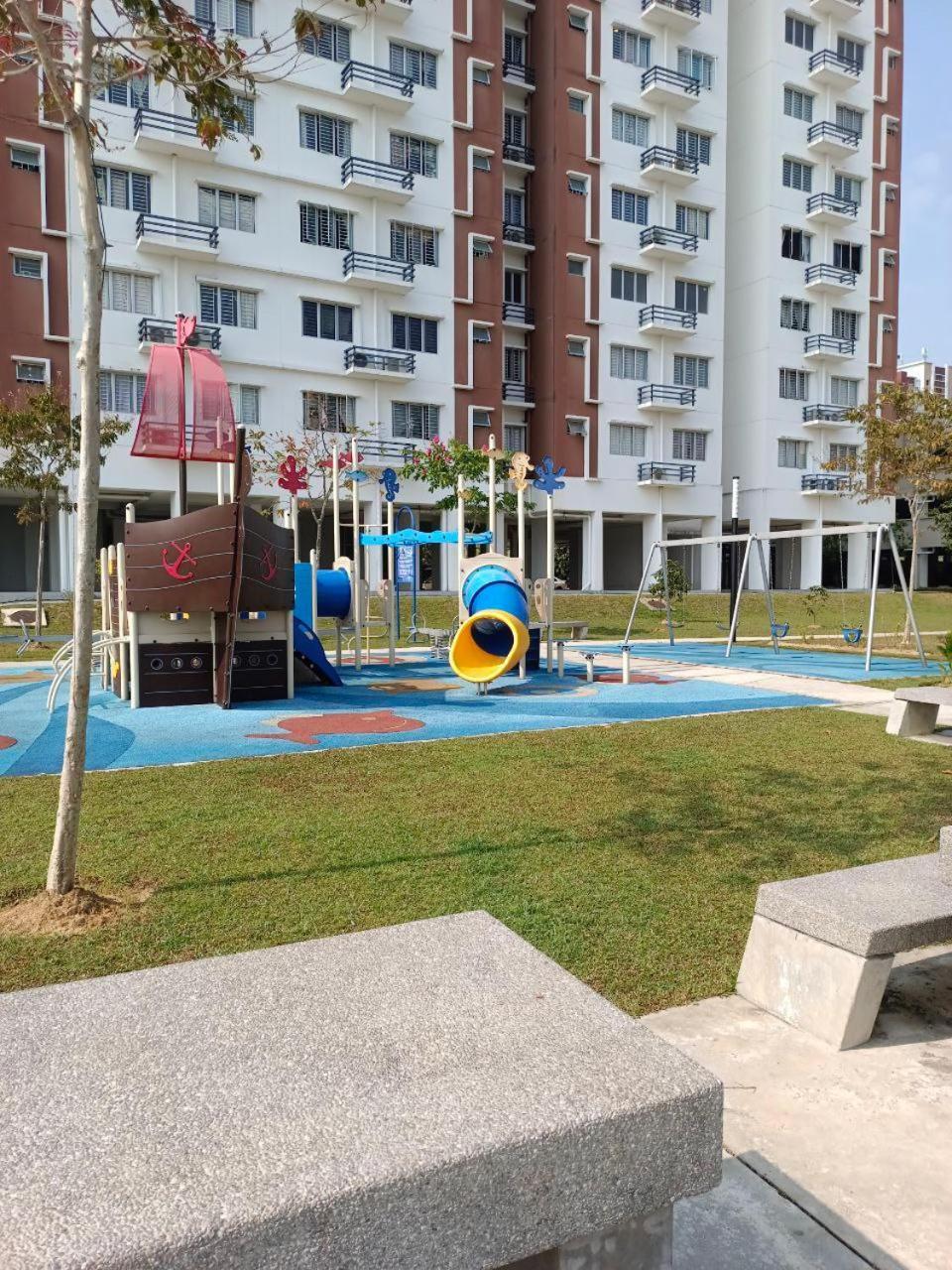 Nena Homestay Setia Alam, Air Conditioned, High Speed Internet Σαχ Αλάμ Εξωτερικό φωτογραφία
