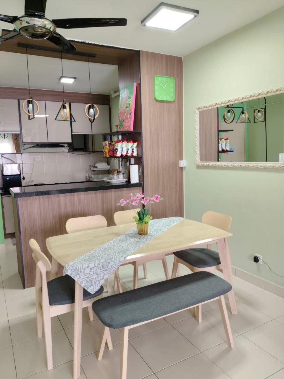 Nena Homestay Setia Alam, Air Conditioned, High Speed Internet Σαχ Αλάμ Εξωτερικό φωτογραφία